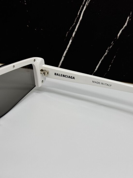 NEW BALENCIAGA BB0003S 002 WHITE RECTANGLE UNISEX SUNGLASSES BALENCIAGA EYEWEAR main image 6
